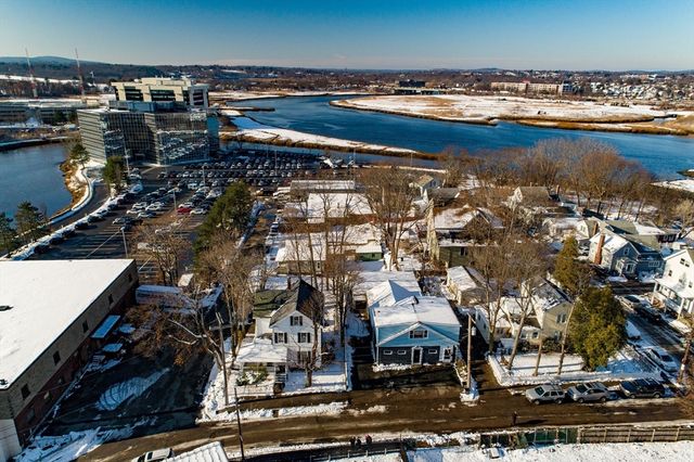 13 Ash St, Quincy, MA 02171