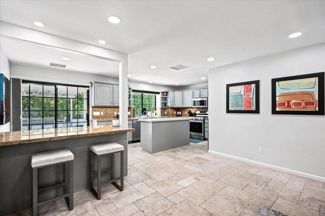 1127 N Calle Marcus, Palm Springs, CA 92262