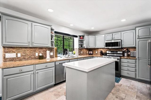 1127 N Calle Marcus, Palm Springs, CA 92262