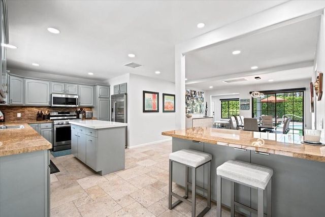 1127 N Calle Marcus, Palm Springs, CA 92262