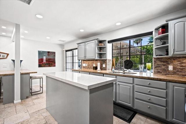 1127 N Calle Marcus, Palm Springs, CA 92262