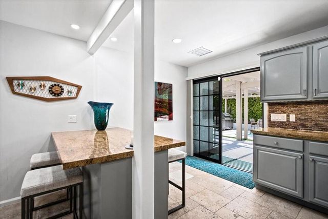 1127 N Calle Marcus, Palm Springs, CA 92262