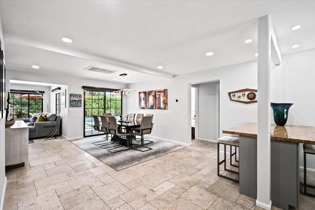 1127 N Calle Marcus, Palm Springs, CA 92262