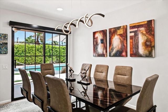 1127 N Calle Marcus, Palm Springs, CA 92262