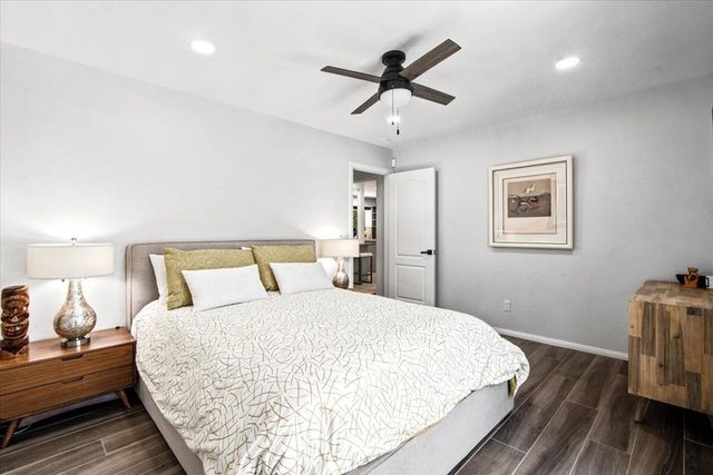 1127 N Calle Marcus, Palm Springs, CA 92262