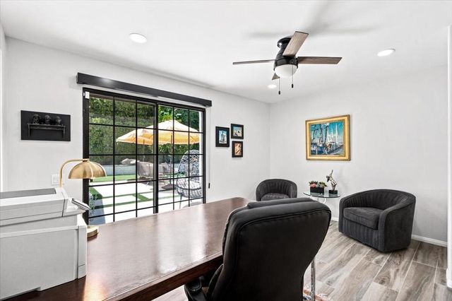 1127 N Calle Marcus, Palm Springs, CA 92262
