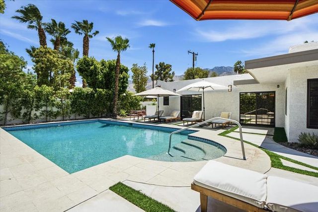 1127 N Calle Marcus, Palm Springs, CA 92262