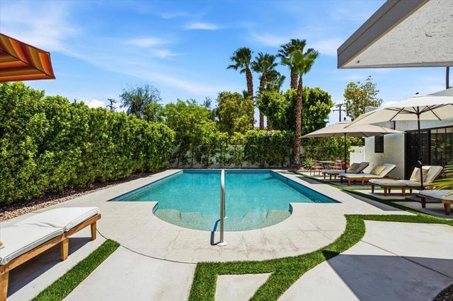 1127 N Calle Marcus, Palm Springs, CA 92262