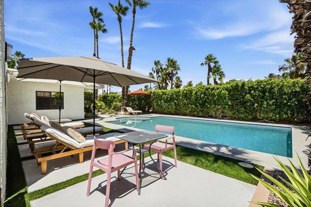 1127 N Calle Marcus, Palm Springs, CA 92262