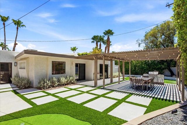 1127 N Calle Marcus, Palm Springs, CA 92262