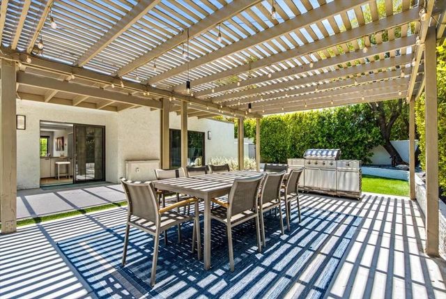 1127 N Calle Marcus, Palm Springs, CA 92262