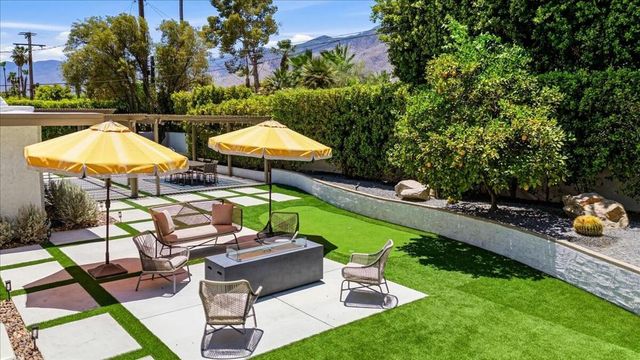 1127 N Calle Marcus, Palm Springs, CA 92262