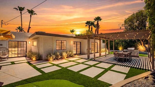1127 N Calle Marcus, Palm Springs, CA 92262