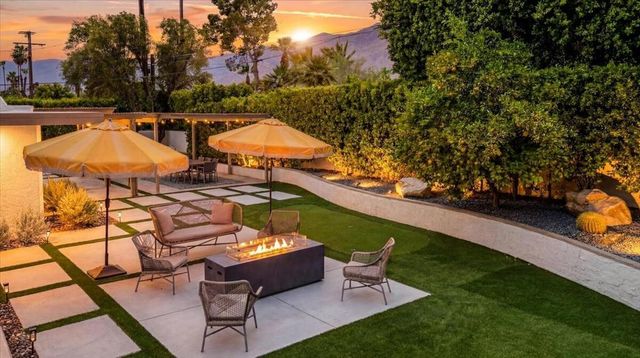 1127 N Calle Marcus, Palm Springs, CA 92262
