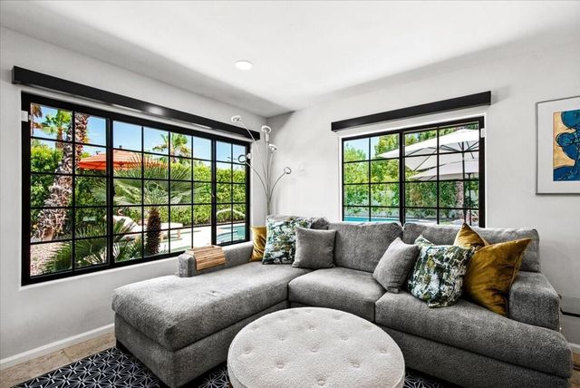 1127 N Calle Marcus, Palm Springs, CA 92262