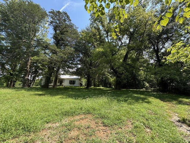 2445 N Commerce Rd, Lebanon, TN 37090