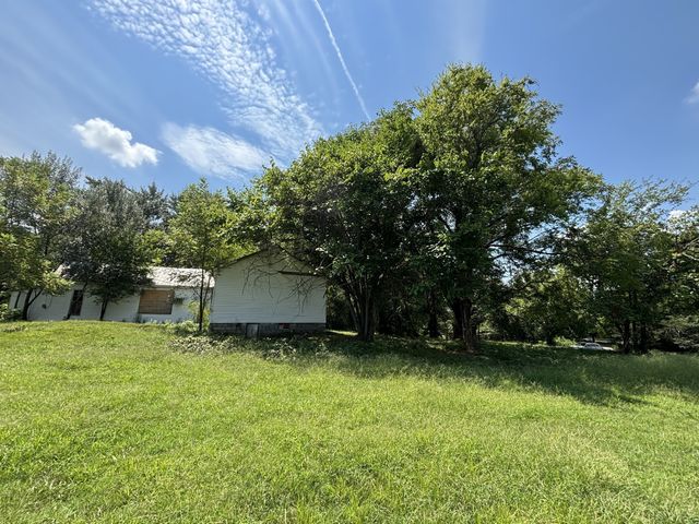 2445 N Commerce Rd, Lebanon, TN 37090