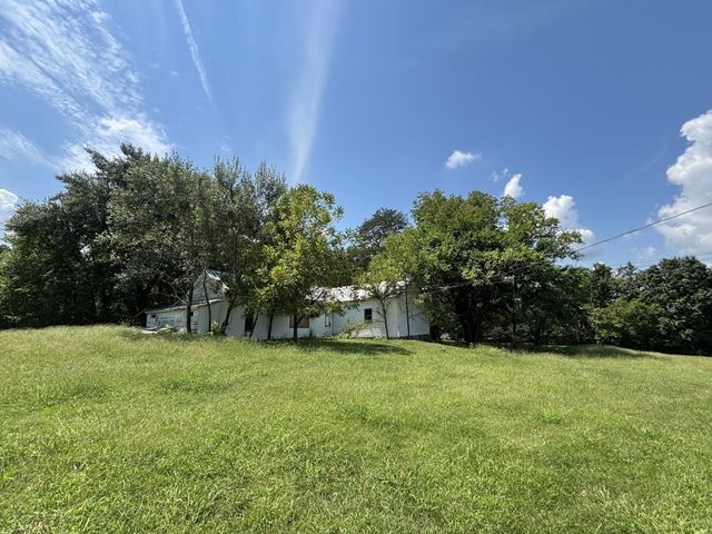 2445 N Commerce Rd, Lebanon, TN 37090