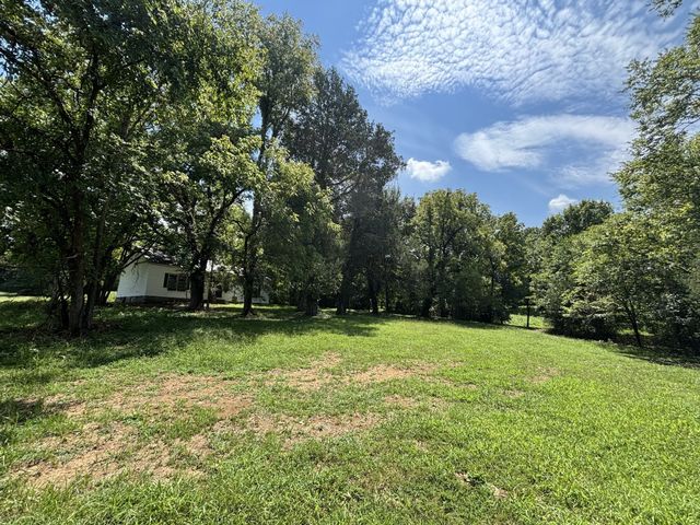 2445 N Commerce Rd, Lebanon, TN 37090