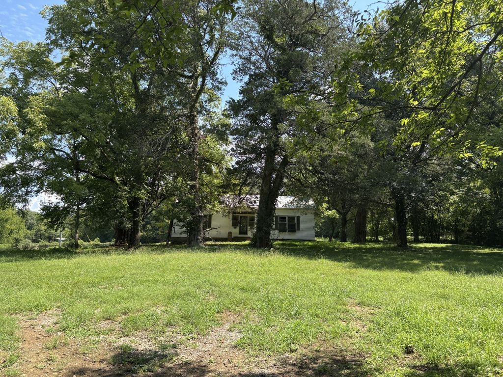 2445 N Commerce Rd, Lebanon, TN 37090