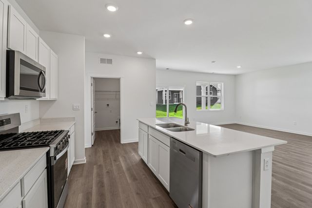 6284 Redwood Trail, Wonder Lake, IL 60097