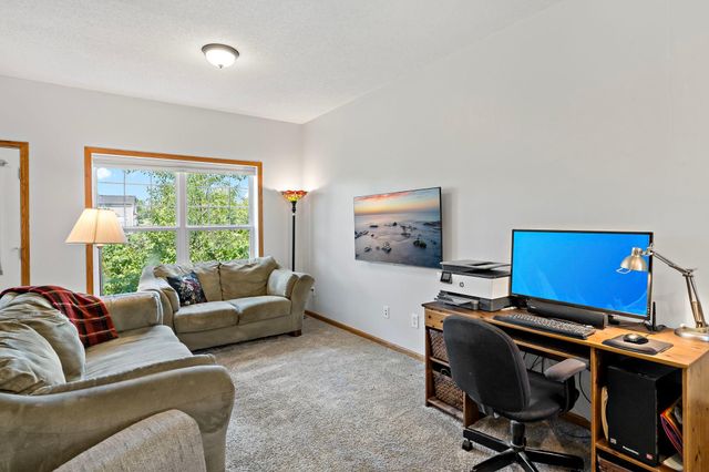 2935 Hemingway Drive, Chaska, MN 55318