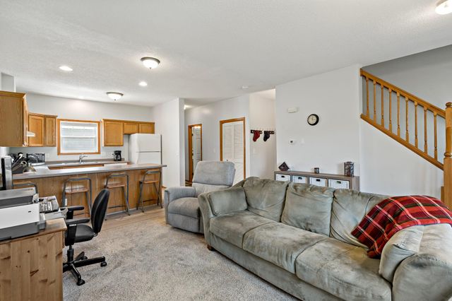 2935 Hemingway Drive, Chaska, MN 55318