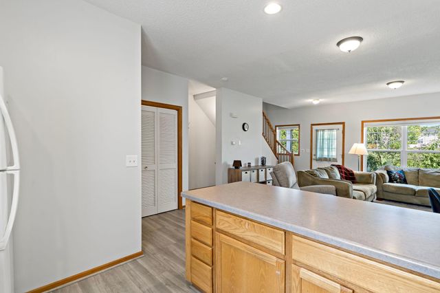2935 Hemingway Drive, Chaska, MN 55318