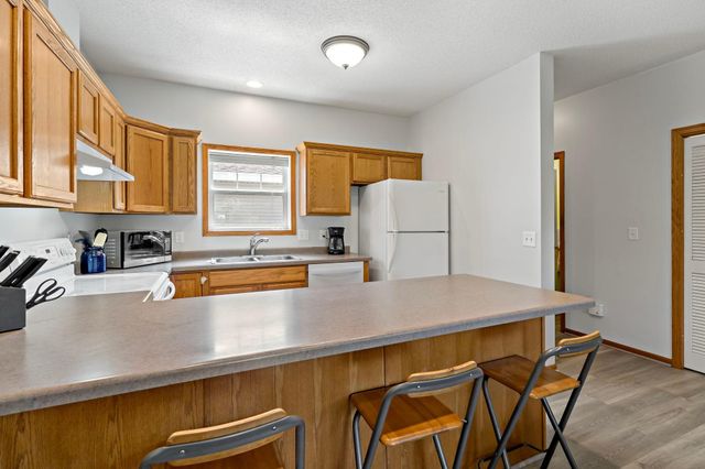2935 Hemingway Drive, Chaska, MN 55318