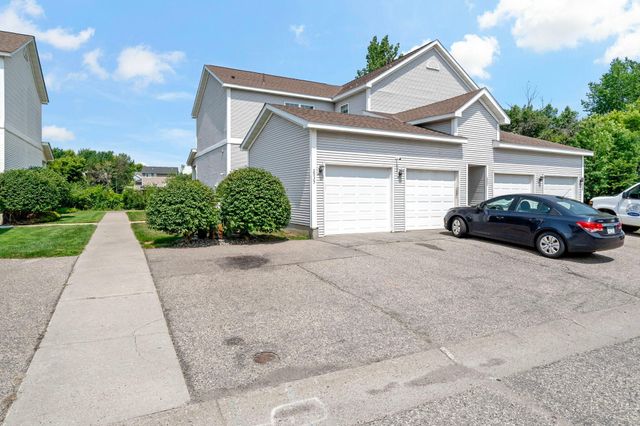 2935 Hemingway Drive, Chaska, MN 55318
