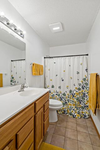 2935 Hemingway Drive, Chaska, MN 55318