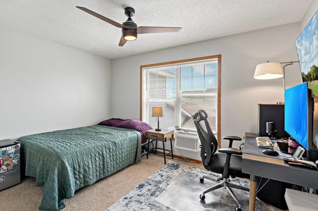 2935 Hemingway Drive, Chaska, MN 55318