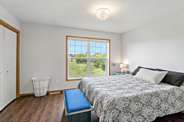 2935 Hemingway Drive, Chaska, MN 55318