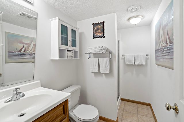 2935 Hemingway Drive, Chaska, MN 55318