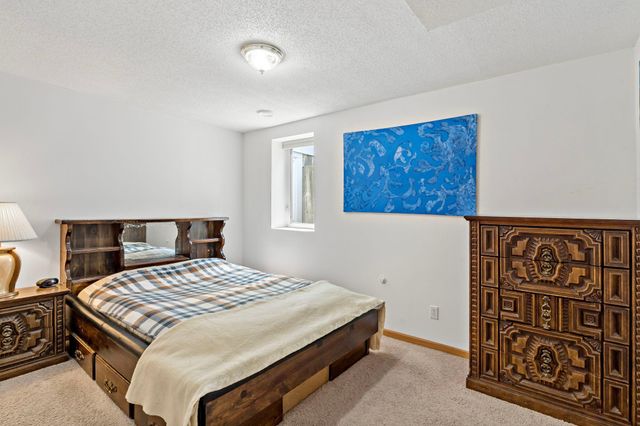 2935 Hemingway Drive, Chaska, MN 55318