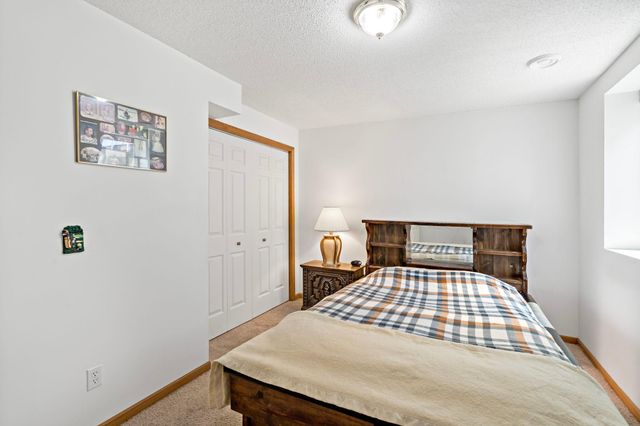 2935 Hemingway Drive, Chaska, MN 55318