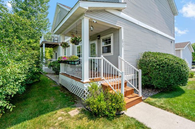 2935 Hemingway Drive, Chaska, MN 55318