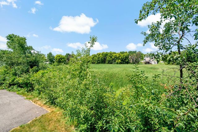 2935 Hemingway Drive, Chaska, MN 55318