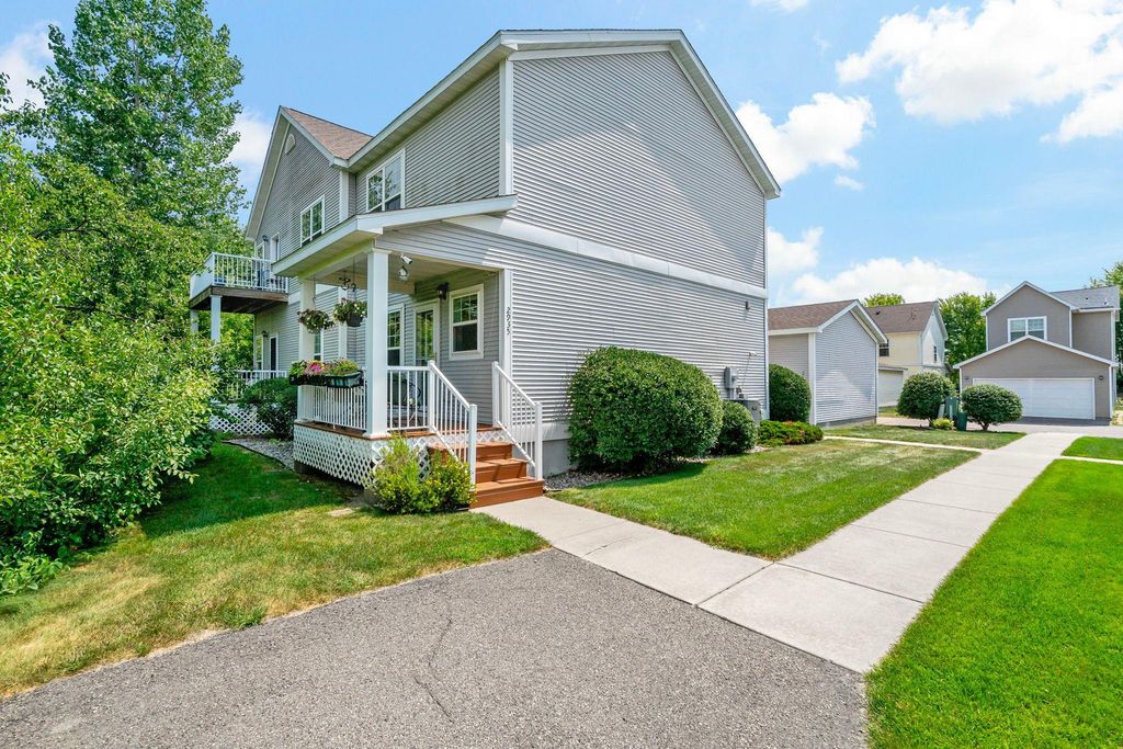 2935 Hemingway Drive, Chaska, MN 55318
