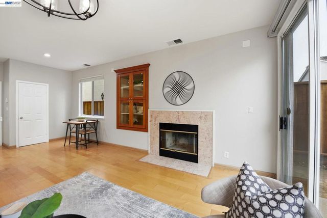 15518 Harbor Way, San Leandro, CA 94579