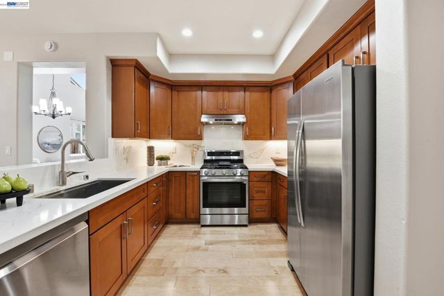 15518 Harbor Way, San Leandro, CA 94579