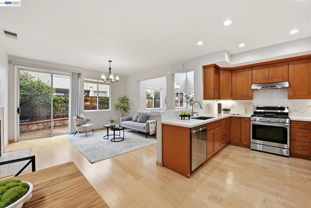 15518 Harbor Way, San Leandro, CA 94579