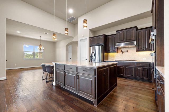 900 Hawthorne LOOP, Driftwood, TX 78619