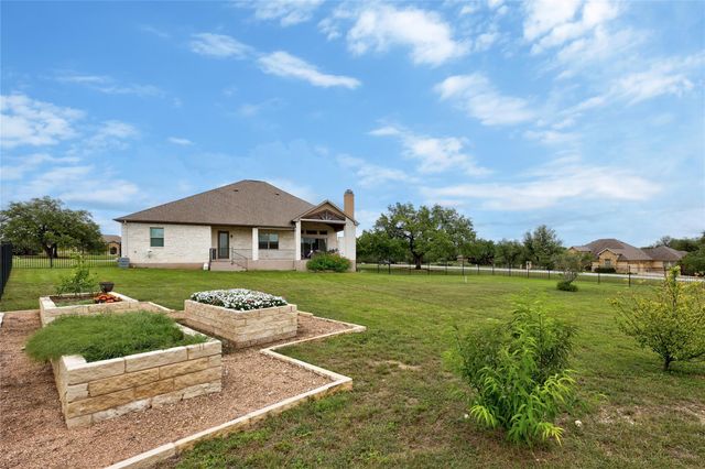 900 Hawthorne LOOP, Driftwood, TX 78619
