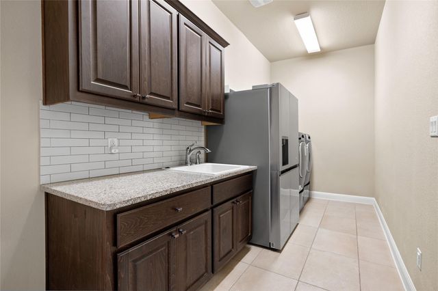900 Hawthorne LOOP, Driftwood, TX 78619