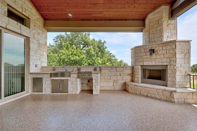 900 Hawthorne LOOP, Driftwood, TX 78619