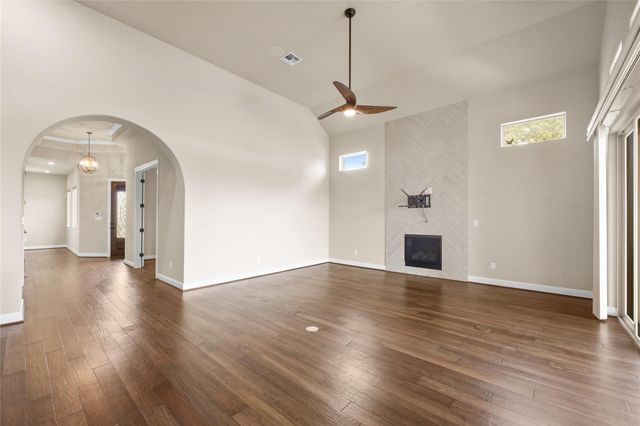 900 Hawthorne LOOP, Driftwood, TX 78619