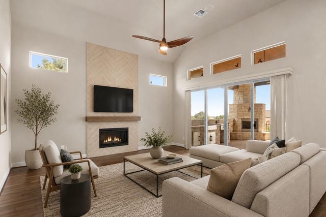 900 Hawthorne LOOP, Driftwood, TX 78619