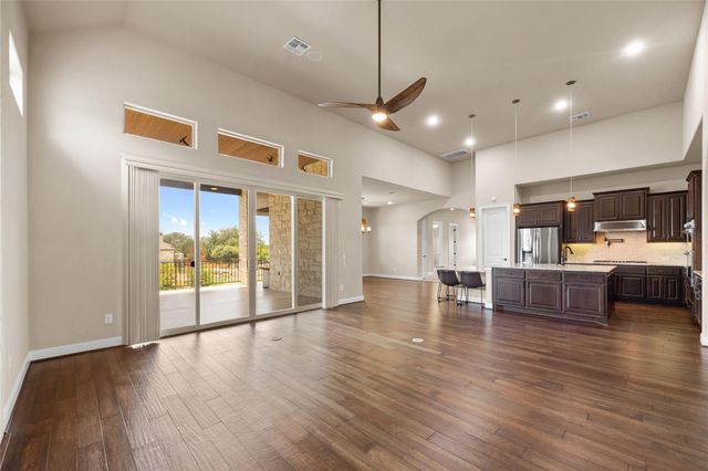 900 Hawthorne LOOP, Driftwood, TX 78619