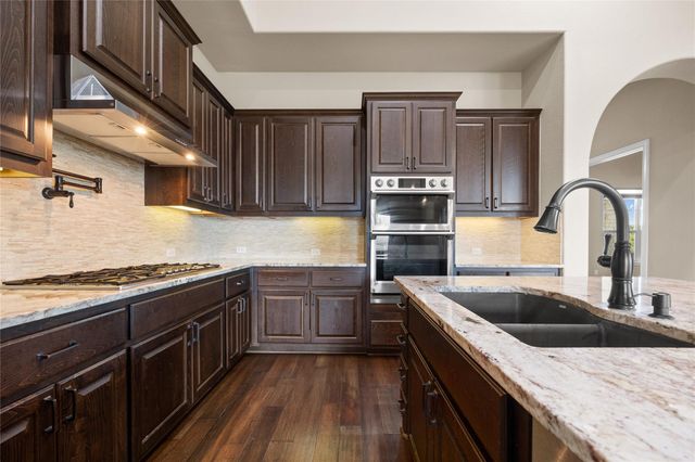 900 Hawthorne LOOP, Driftwood, TX 78619